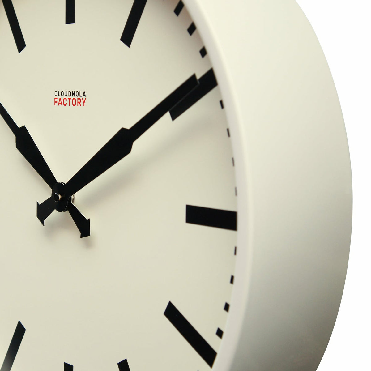 CLOUDNOLA Factory Wall Clocks 45cm