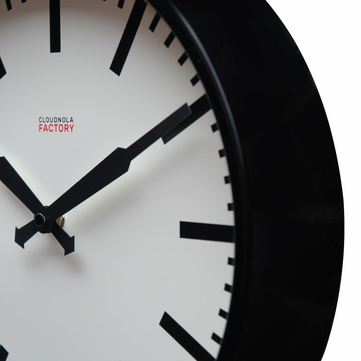 CLOUDNOLA Factory Wall Clocks 30cm